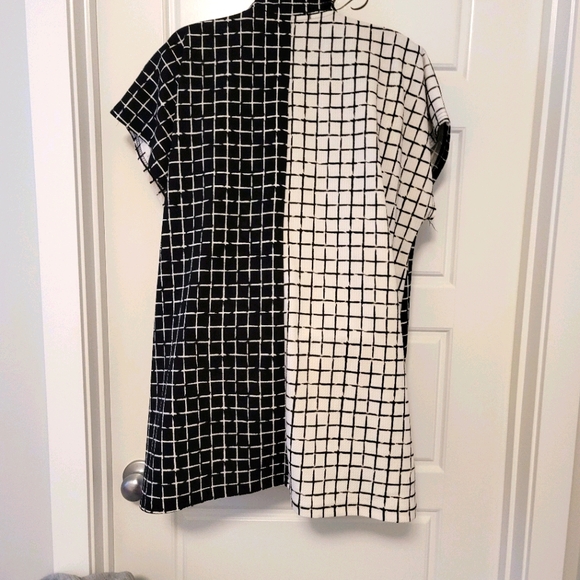 Super cool black and white button down shirt. - Picture 4 of 4